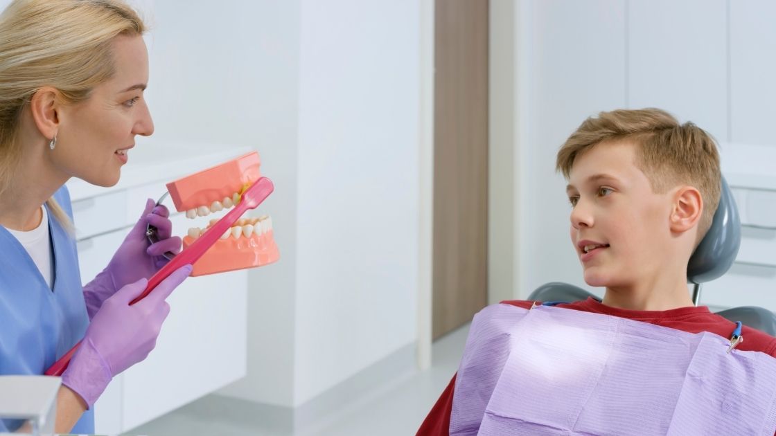 Correct Way to Brush and Floss Your Teeth