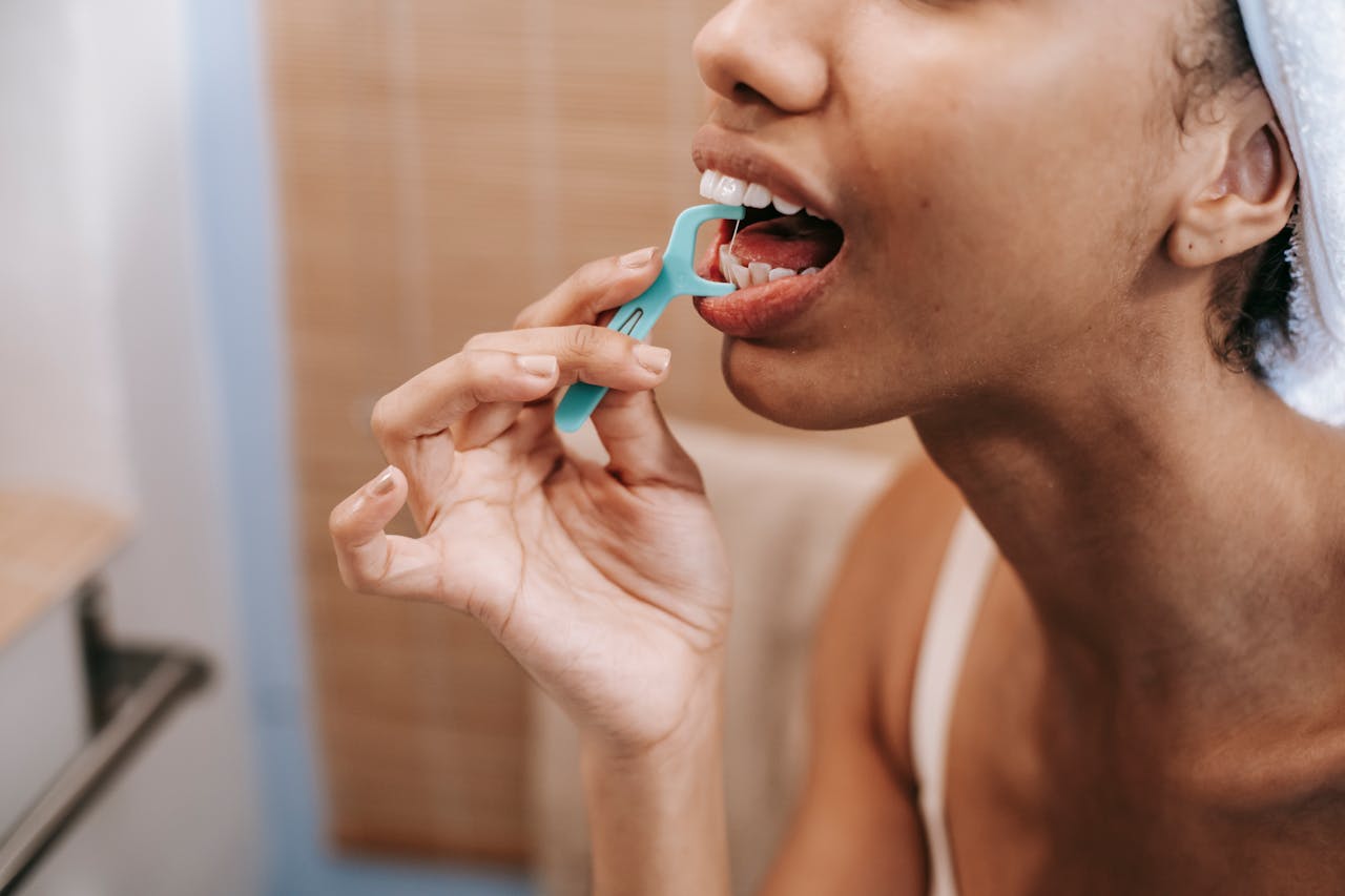 Correct Way to Brush and Floss Your Teeth